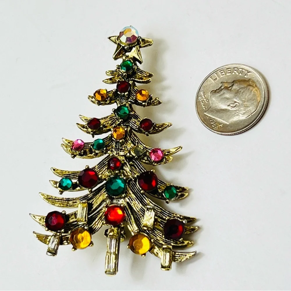 Vintage signed Hollycraft brass tone multicolor rhinestone Christmas tree brooch